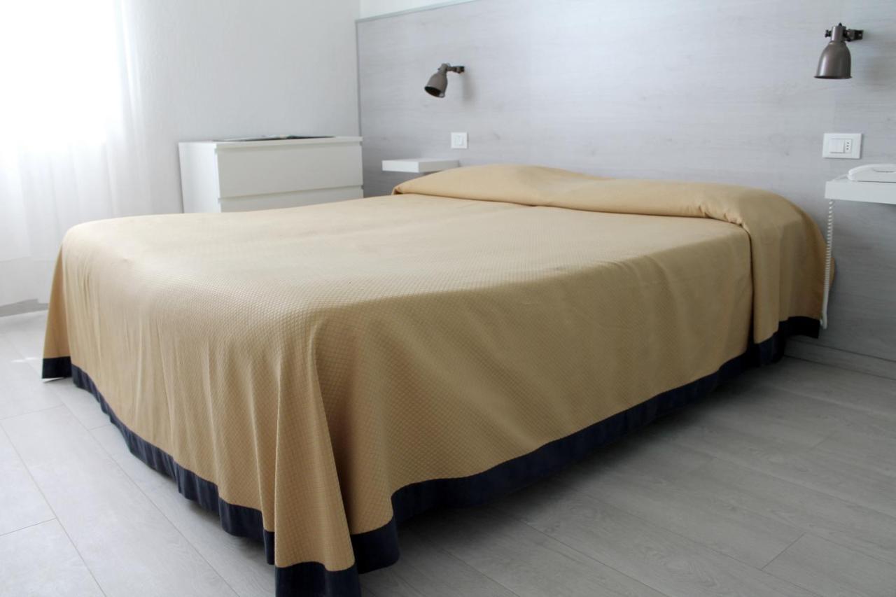 Alba Sul Mare Hotell Lido di Camaiore Rum bild