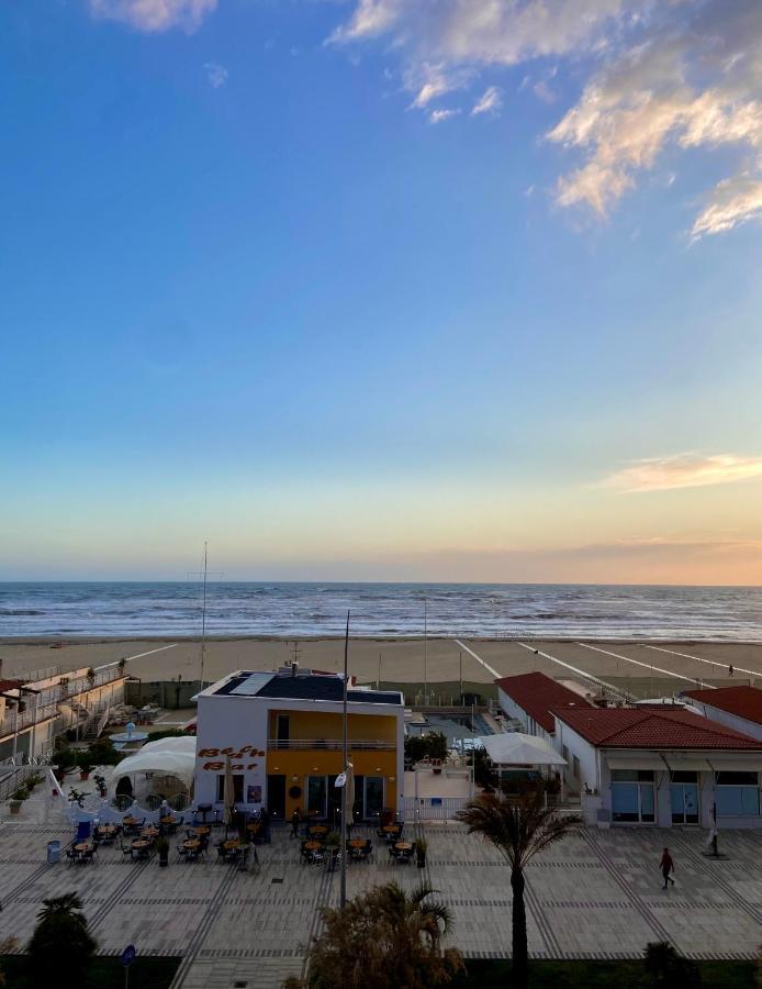 Alba Sul Mare Hotell Lido di Camaiore Exteriör bild