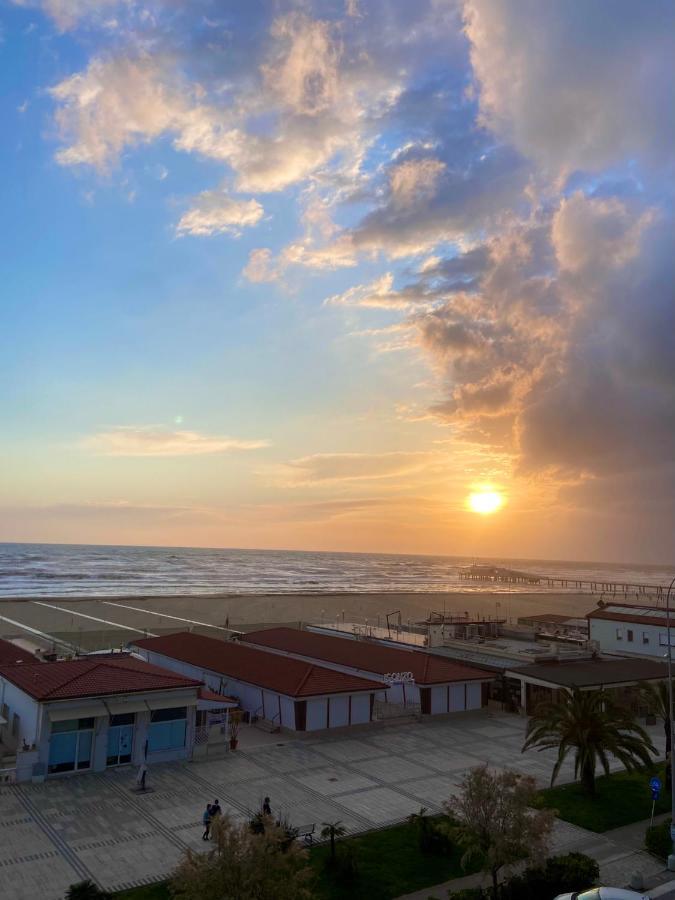 Alba Sul Mare Hotell Lido di Camaiore Exteriör bild