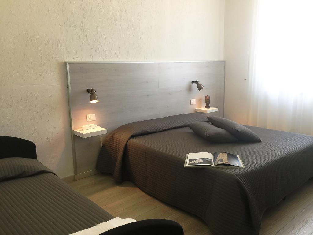 Alba Sul Mare Hotell Lido di Camaiore Rum bild
