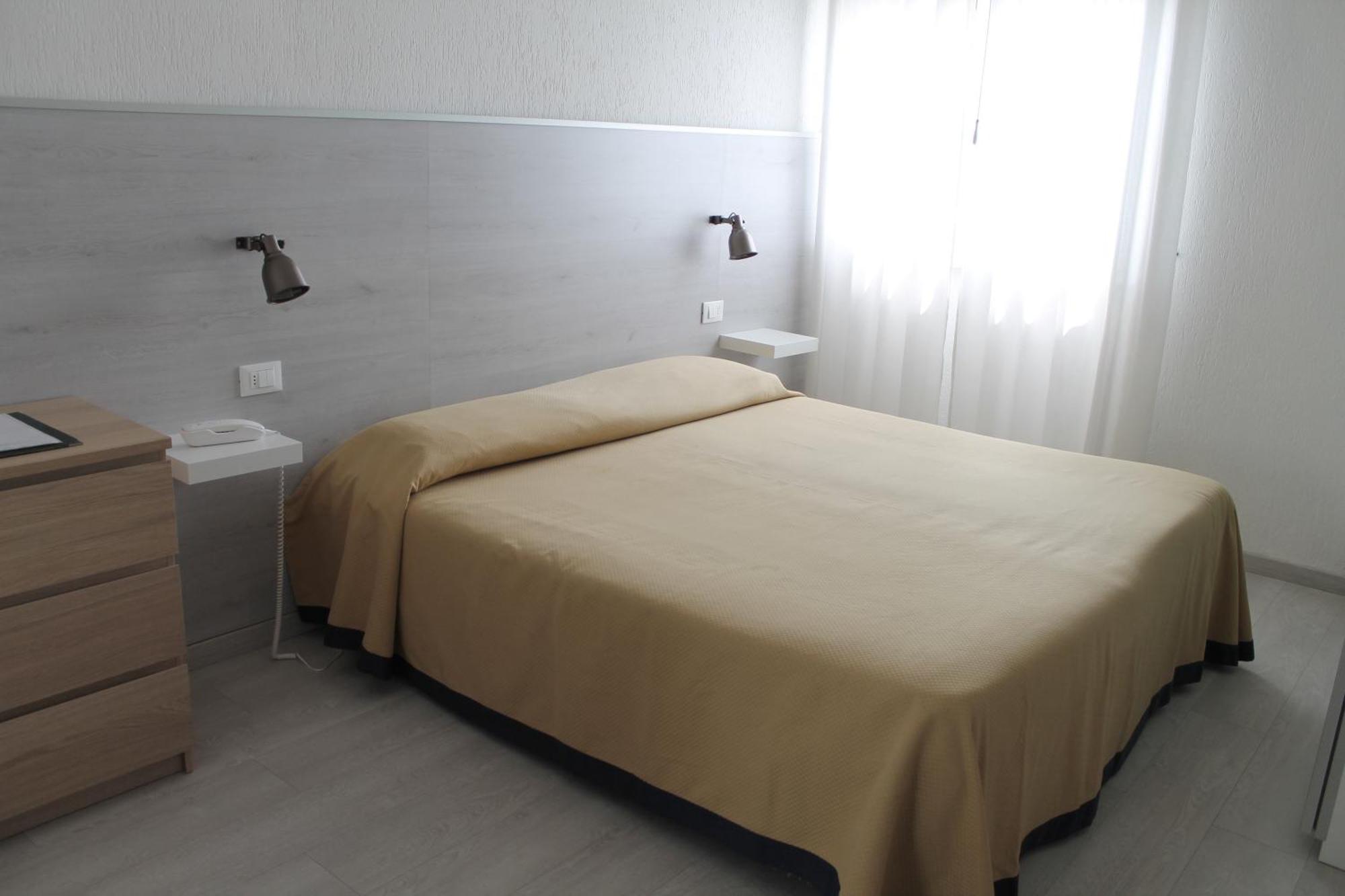 Alba Sul Mare Hotell Lido di Camaiore Rum bild